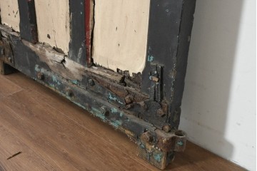 オーストラリアアンティーク建具　1920年頃　黒と白のペイントのコントラストが目を引く重厚な門扉2枚(1対)セット　(R-088494)