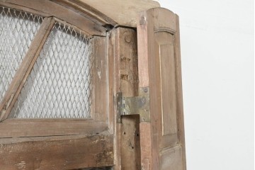 ヴィンテージ建具　インド　フェンス付き　アーチ型のデザインが印象的な枠付き窓1枚　(R-088500)