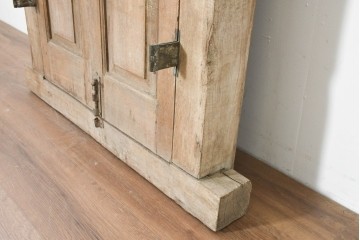 ヴィンテージ建具　インド　フェンス付き　アーチ型のデザインが印象的な枠付き窓1枚　(R-088500)