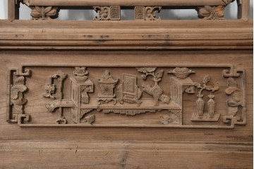 アジアンアンティーク　中国　装飾品として楽しめる彫刻入り格子扉　(R-088501)