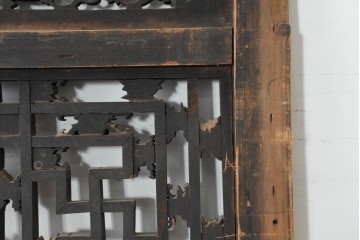 アジアンアンティーク　中国　装飾品として楽しめる彫刻入り格子扉　(R-088501)