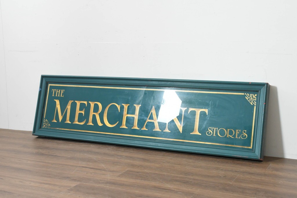 イギリスヴィンテージ　The Merchant Stores　幅2メートル　金彩の彫刻文字がおしゃれな商店の看板　(R-088503)