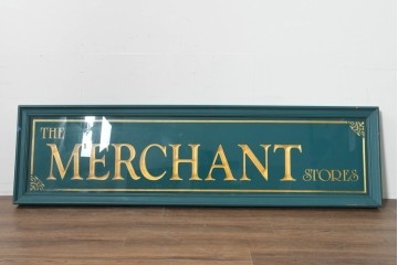 イギリスヴィンテージ　The Merchant Stores　幅2メートル　金彩の彫刻文字がおしゃれな商店の看板　(R-088503)