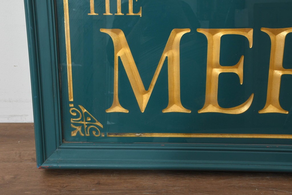 イギリスヴィンテージ　The Merchant Stores　幅2メートル　金彩の彫刻文字がおしゃれな商店の看板　(R-088503)