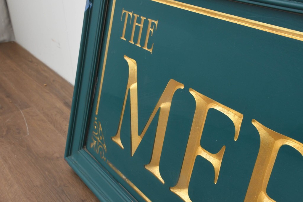 イギリスヴィンテージ　The Merchant Stores　幅2メートル　金彩の彫刻文字がおしゃれな商店の看板　(R-088503)
