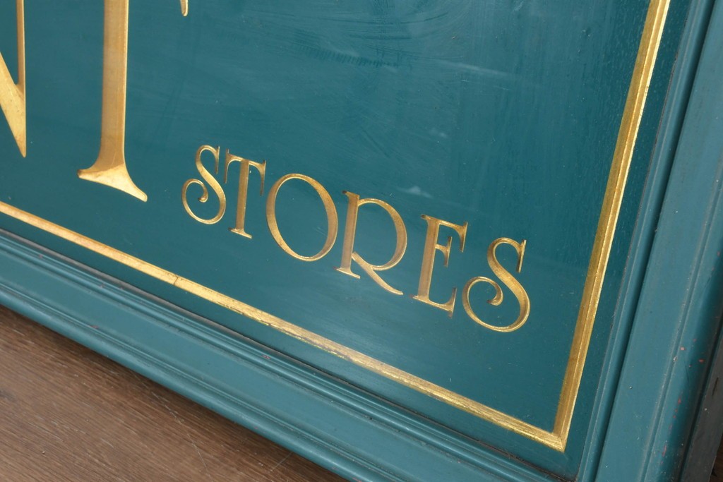 イギリスヴィンテージ　The Merchant Stores　幅2メートル　金彩の彫刻文字がおしゃれな商店の看板　(R-088503)