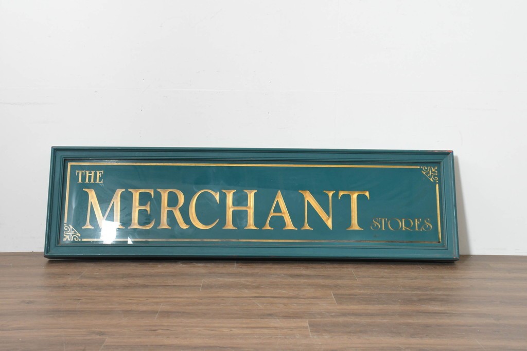 イギリスヴィンテージ　The Merchant Stores　幅2メートル　金彩の彫刻文字がおしゃれな商店の看板　(R-088504)