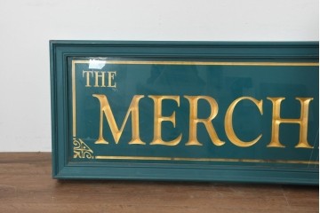 イギリスヴィンテージ　The Merchant Stores　幅2メートル　金彩の彫刻文字がおしゃれな商店の看板　(R-088504)