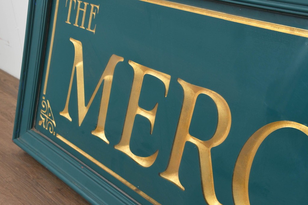 イギリスヴィンテージ　The Merchant Stores　幅2メートル　金彩の彫刻文字がおしゃれな商店の看板　(R-088504)