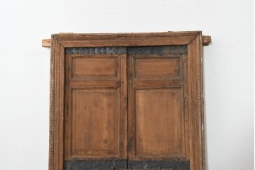 アンティーク建具　モロッコ　重厚な金具と木味が味わい深い枠付き両開きドア1枚　(R-088505)