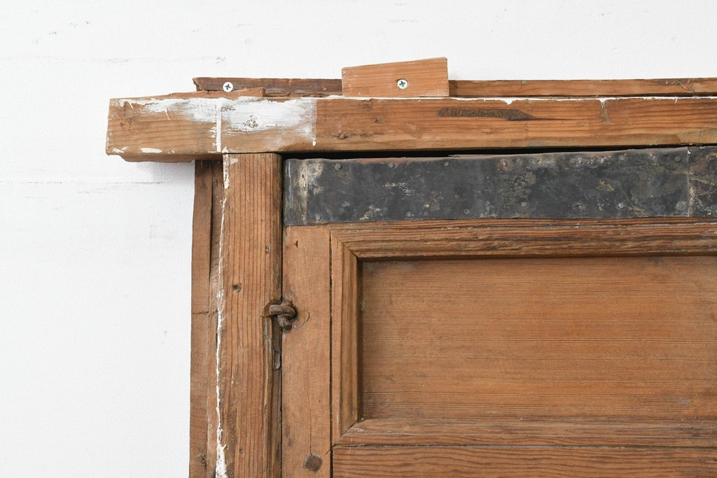 アンティーク建具　モロッコ　重厚な金具と木味が味わい深い枠付き両開きドア1枚　(R-088505)