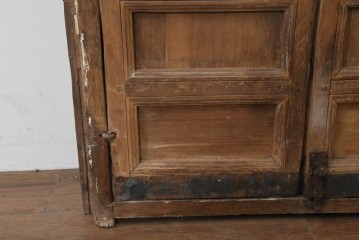 アンティーク建具　モロッコ　重厚な金具と木味が味わい深い枠付き両開きドア1枚　(R-088505)