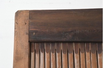 アンティーク建具　明治から大正期　希少デザイン!　竹格子の繊細な意匠と存在感のある鉄金具が調和した蔵戸1枚　(R-088506)