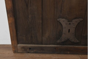 アンティーク建具　明治から大正期　希少デザイン!　竹格子の繊細な意匠と存在感のある鉄金具が調和した蔵戸1枚　(R-088506)