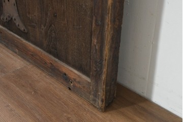 アンティーク建具　明治から大正期　希少デザイン!　竹格子の繊細な意匠と存在感のある鉄金具が調和した蔵戸1枚　(R-088506)