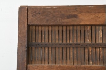 アンティーク建具　明治から大正期　希少デザイン!　竹格子の繊細な意匠と存在感のある鉄金具が調和した蔵戸1枚　(R-088506)