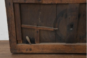 アンティーク建具　明治から大正期　希少デザイン!　竹格子の繊細な意匠と存在感のある鉄金具が調和した蔵戸1枚　(R-088506)