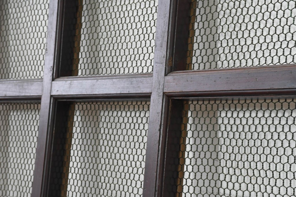 アンティーク建具　明治から大正期　上手物!!　総欅(ケヤキ)材　重厚な金具が目を引くきつね格子蔵戸1枚　(R-088508)