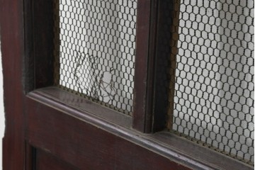 アンティーク建具　明治から大正期　上手物!!　総欅(ケヤキ)材　重厚な金具が目を引くきつね格子蔵戸1枚　(R-088508)