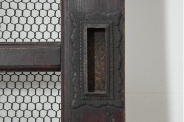 アンティーク建具　明治から大正期　上手物!!　総欅(ケヤキ)材　重厚な金具が目を引くきつね格子蔵戸1枚　(R-088508)