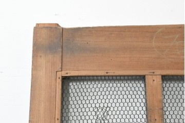 アンティーク建具　明治から大正期　上手物!!　総欅(ケヤキ)材　重厚な金具が目を引くきつね格子蔵戸1枚　(R-088508)