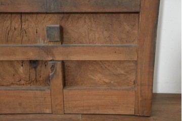 アンティーク建具　明治から大正期　上手物!!　総欅(ケヤキ)材　重厚な金具が目を引くきつね格子蔵戸1枚　(R-088508)