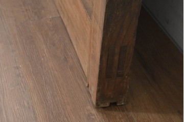 アンティーク建具　明治から大正期　上手物!!　総欅(ケヤキ)材　重厚な金具が目を引くきつね格子蔵戸1枚　(R-088508)