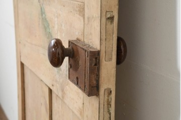 フランスアンティーク建具　パイン材　温かみのある木肌が魅力のドア1枚　(R-088510)