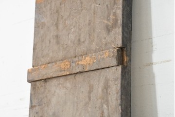 アジアンヴィンテージ　高さ2.2メートル　「兵財分重責九重褒寵荷恩榮」　黒地に金彩の彫刻文字が施されたアンティーク調の聯(れん)1枚　(R-088513)