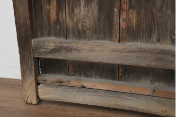 アンティーク建具　明治から大正期　総欅材　味わい深い古木と鉄飾りが風格を出す門扉1枚　(R-088515)