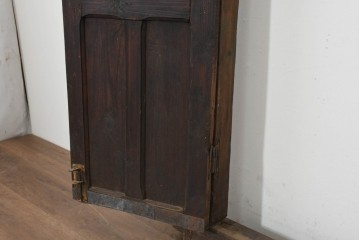 アンティーク建具　1920年頃　モロッコ　彫刻入りの枠と鋲打ち金具が重厚な存在感を放つ枠付き扉1枚　(R-088516)