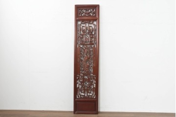 中古　中国　オリエンタルデザイン　透かし彫り(孔雀・牡丹・桃・蝶)が優雅な彫刻パネル　(R-088517)