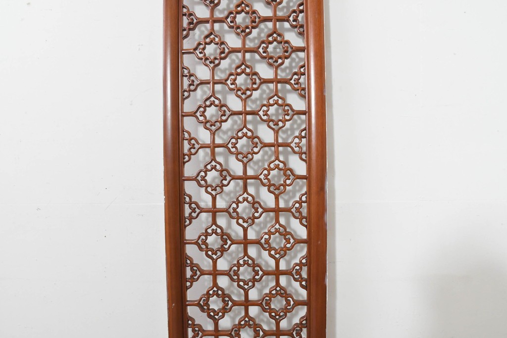 中古　中国　オリエンタルデザイン　花格子の透かし彫りが可愛らしい彫刻パネル　(R-088518)