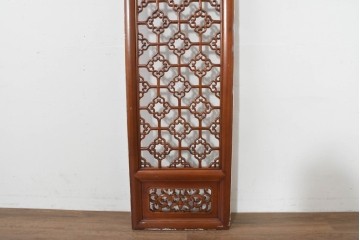 中古　中国　オリエンタルデザイン　花格子の透かし彫りが可愛らしい彫刻パネル　(R-088518)