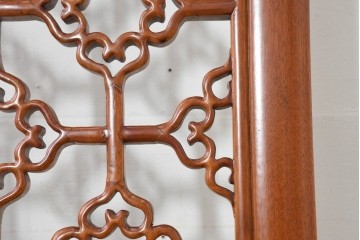 中古　中国　オリエンタルデザイン　花格子の透かし彫りが可愛らしい彫刻パネル　(R-088518)