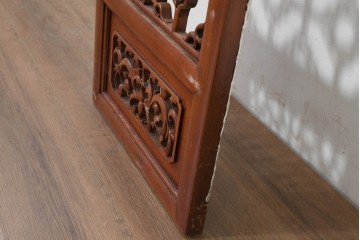 中古　中国　オリエンタルデザイン　花格子の透かし彫りが可愛らしい彫刻パネル　(R-088518)