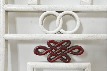 中国ヴィンテージ建具　白と赤の華やかなペイントが目を引く中国格子1枚　(R-088520)