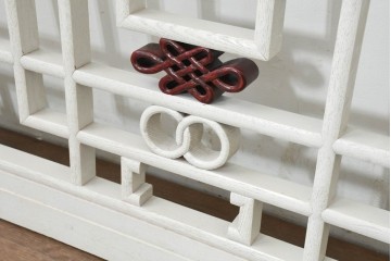 中国ヴィンテージ建具　白と赤の華やかなペイントが目を引く中国格子1枚　(R-088520)