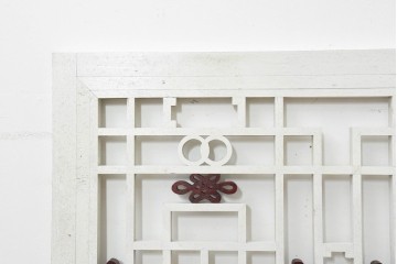 中国ヴィンテージ建具　白と赤の華やかなペイントが目を引く中国格子1枚　(R-088520)