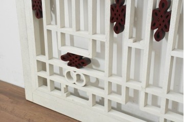 中国ヴィンテージ建具　白と赤の華やかなペイントが目を引く中国格子1枚　(R-088520)