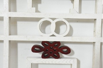 中国ヴィンテージ建具　白と赤の華やかなペイントが目を引く中国格子1枚　(R-088520)