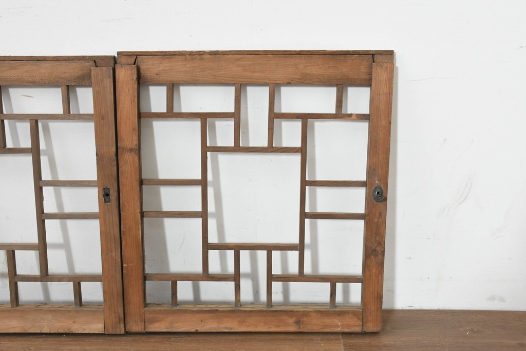 アジアンアンティーク建具　1930年頃　個性的な幾何学模様を楽しめる窓2枚セット　(R-088526)