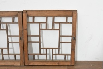 アジアンアンティーク建具　1930年頃　個性的な幾何学模様を楽しめる窓2枚セット　(R-088526)