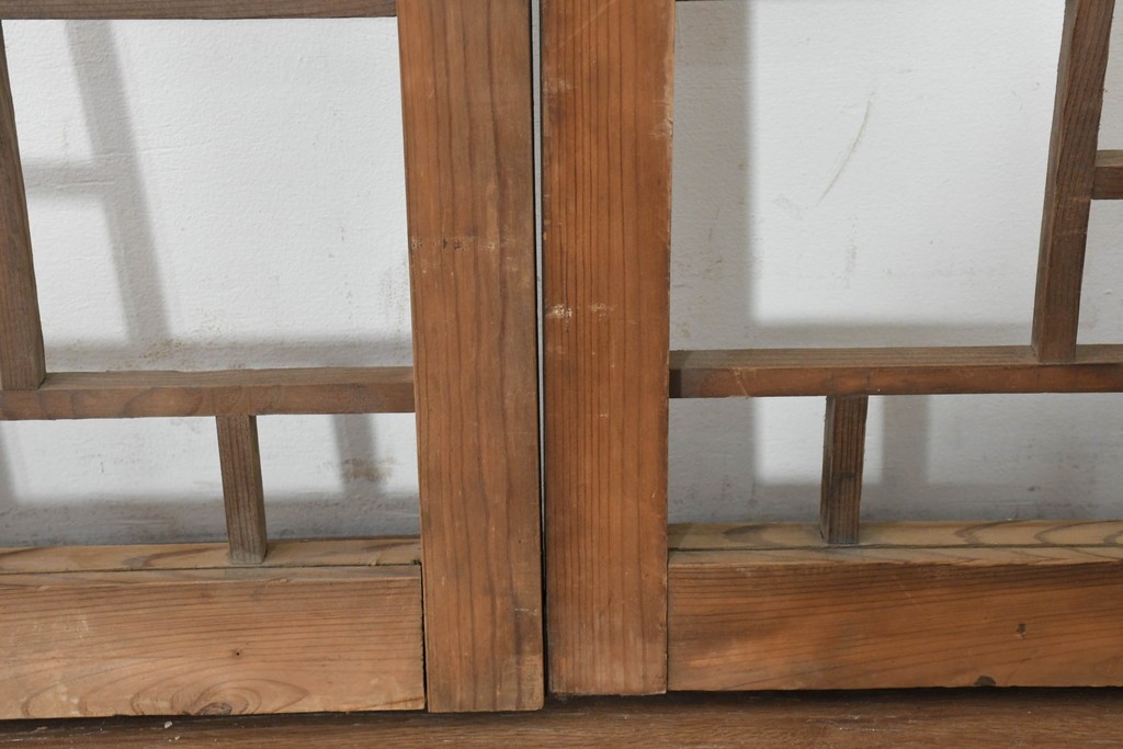 アジアンアンティーク建具　1930年頃　個性的な幾何学模様を楽しめる窓2枚セット　(R-088526)