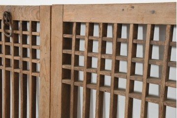 中国アンティーク建具　1900年頃　李朝建具　均整の取れた格子意匠が魅力の窓2枚(1対)セット　(R-088527)