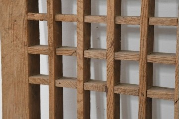 中国アンティーク建具　1900年頃　李朝建具　均整の取れた格子意匠が魅力の窓2枚(1対)セット　(R-088527)