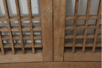 中国アンティーク建具　1900年頃　李朝建具　均整の取れた格子意匠が魅力の窓2枚(1対)セット　(R-088527)