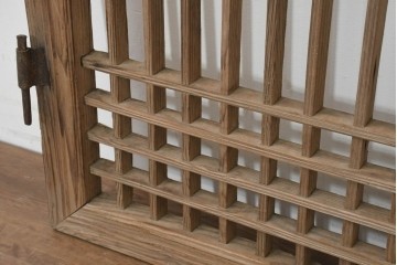中国アンティーク建具　1900年頃　李朝風建具　均整の取れた格子意匠が魅力の窓2枚(1対)セット　(R-088528)