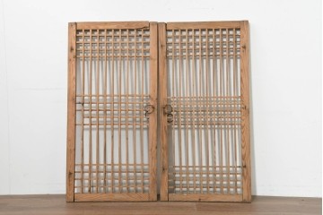 中国アンティーク建具　1900年頃　李朝風建具　均整の取れた格子意匠が魅力の窓2枚(1対)セット　(R-088528)