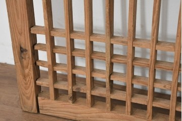 中国アンティーク建具　1900年頃　李朝風建具　均整の取れた格子意匠が魅力の窓2枚(1対)セット　(R-088528)